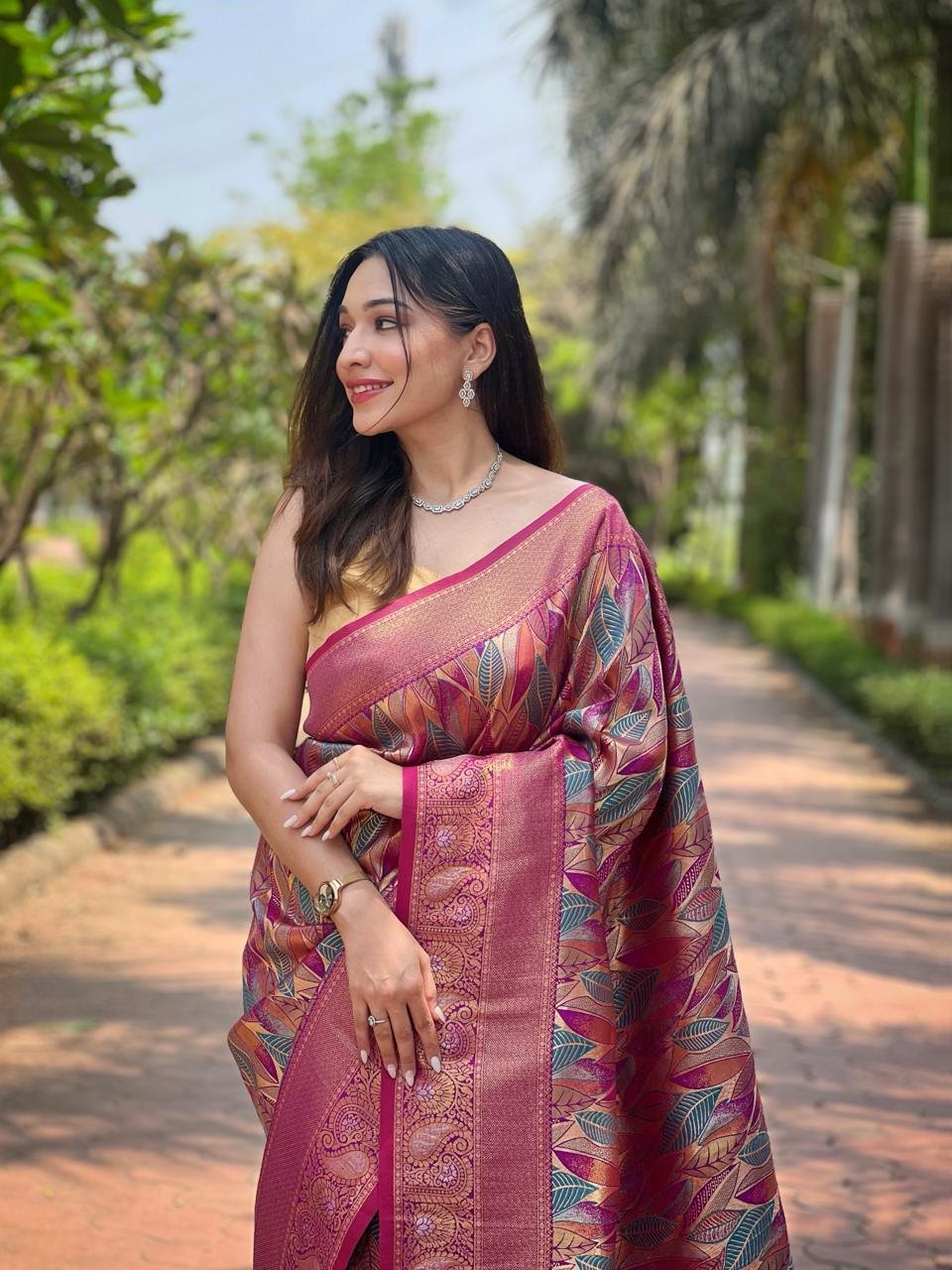 Women's Plush Pista Green & Pink Art Silk Saree with Fine Leaf Weave & Broad Zari Border – Perfect for Festive & Wedding Occasions - Image 13