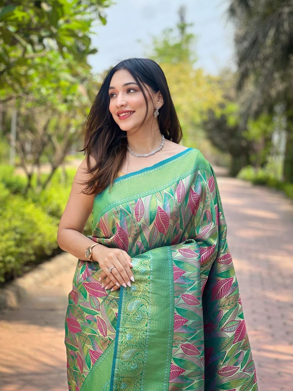 Women's Plush Pista Green & Pink Art Silk Saree with Fine Leaf Weave & Broad Zari Border – Perfect for Festive & Wedding Occasions - Image 3